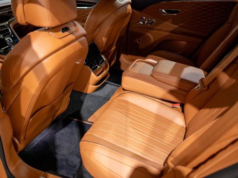 Used 2021 Bentley Flying Spur W12 image 19