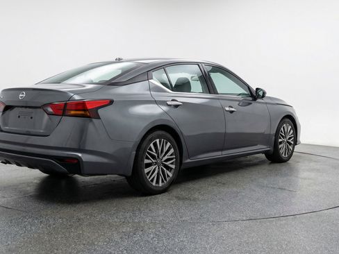 Used 2025 Nissan Altima 2.5 SV FWD image 9
