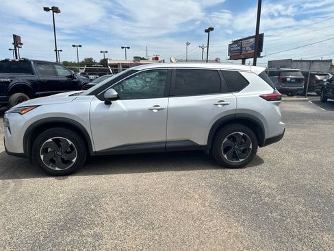 Used 2024 Nissan Rogue SV FWD image 5