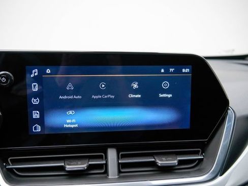 Used 2025 Chevrolet Trax LT FWD image 28