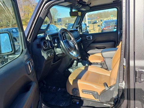 Used 2020 Jeep Wrangler Unlimited Sahara image 14