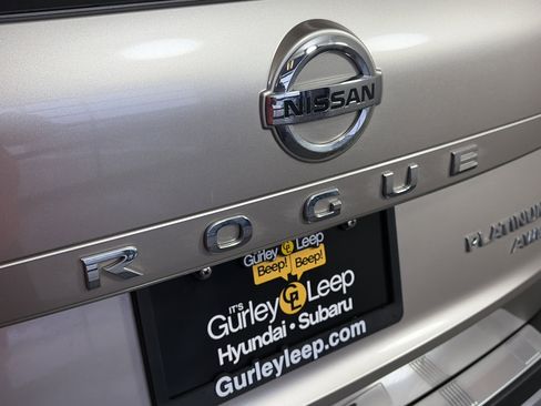 Used 2021 Nissan Rogue Platinum image 16