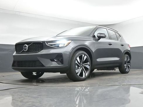 New 2026 Volvo XC40 B5 Plus w/ Climate Package AWD/4WD image 40