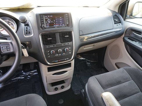 Used 2018 Dodge Grand Caravan SE w/ UConnect Hands-Free Group FWD image 20