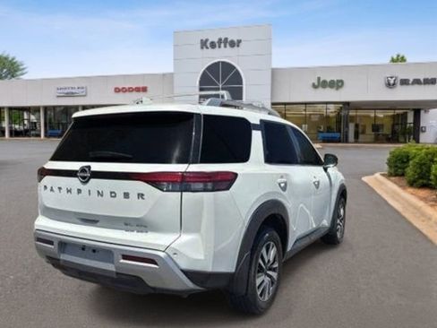 Used 2024 Nissan Pathfinder SL AWD/4WD image 6