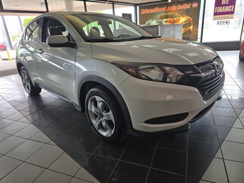 Used 2016 Honda HR-V LX image 3