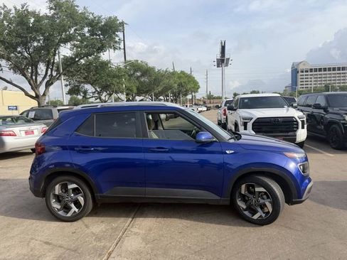 Used 2020 Hyundai Venue SEL w/ Convenience + Premium Package image 4