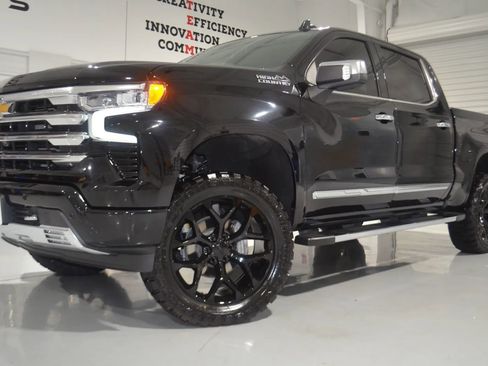 Used 2024 Chevrolet Silverado 1500 High Country image 1
