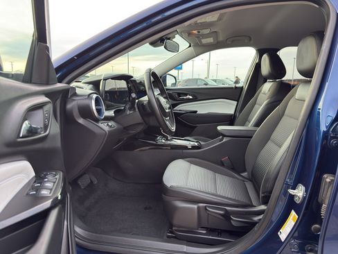 Used 2024 Chevrolet Trax LT w/ Driver Confidence Package image 11