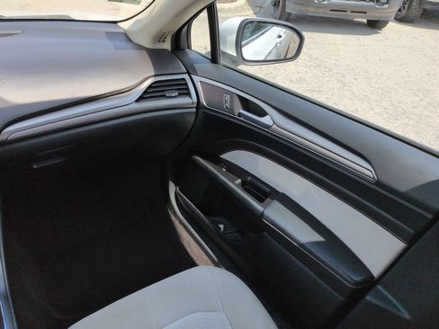 Used 2019 Ford Fusion SE w/ Equipment Group 151A FWD image 17