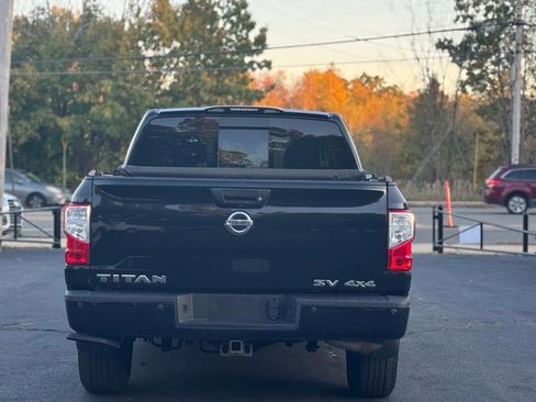 Used 2018 Nissan Titan SV w/ SV Convenience Package image 6
