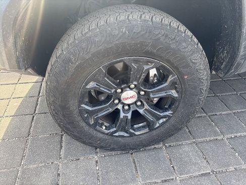 Used 2024 GMC Canyon Elevation w/ Convenience Package image 8