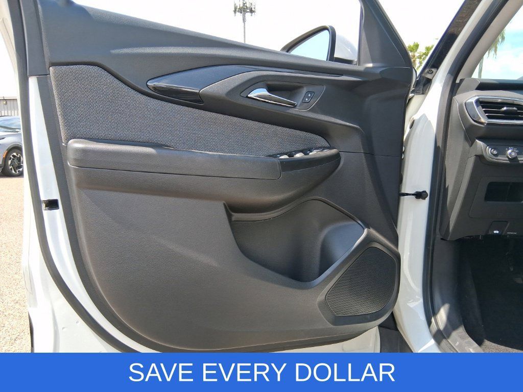 Used 2023 Chevrolet TrailBlazer LT FWD image 7