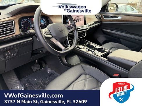 Used 2025 Volkswagen Atlas SE image 21