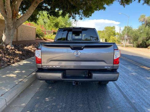 Used 2021 Nissan Titan SV w/ SV Convenience Package RWD image 7