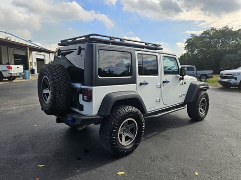 Used 2017 Jeep Wrangler Unlimited Rubicon w/ Connectivity Group image 9