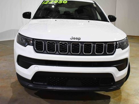 Used 2024 Jeep Compass Sport image 4