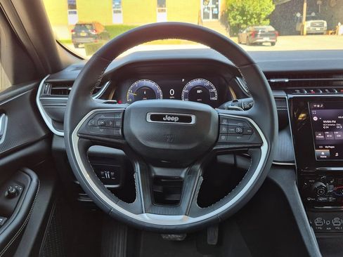 Certified 2023 Jeep Grand Cherokee Altitude AWD/4WD image 14