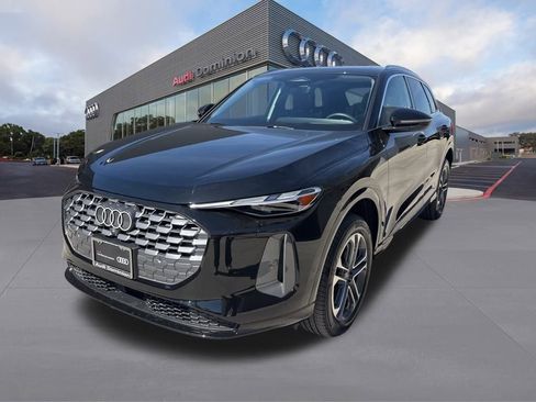 Used 2025 Audi Q5 Premium w/ Convenience Package image 1