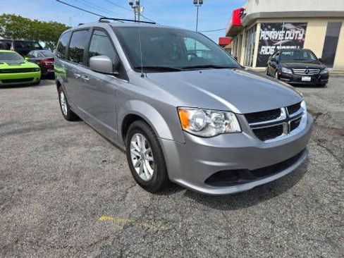 Used 2019 Dodge Grand Caravan SXT image 1