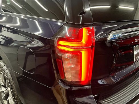 Used 2022 Chevrolet Suburban LT AWD/4WD image 28