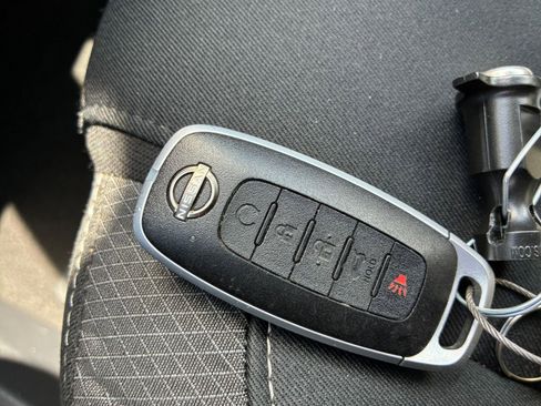 Used 2025 Nissan Pathfinder SV FWD image 27
