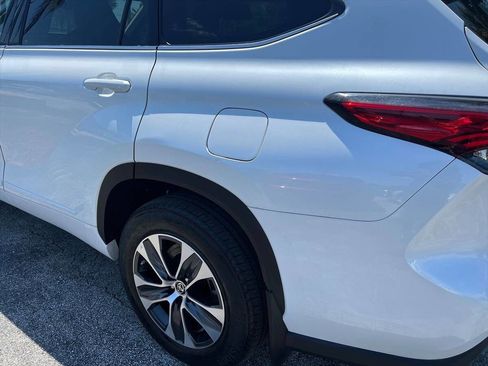 Used 2022 Toyota Highlander XLE image 19