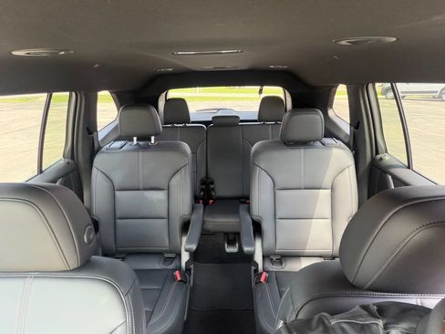 Used 2026 GMC Acadia Elevation w/ Elevation Premium Package AWD/4WD image 8