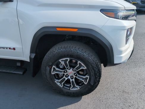 Used 2024 GMC Canyon AT4 w/ AT4 Premium Package AWD/4WD image 3