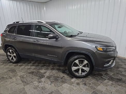 Used 2019 Jeep Cherokee Limited image 1