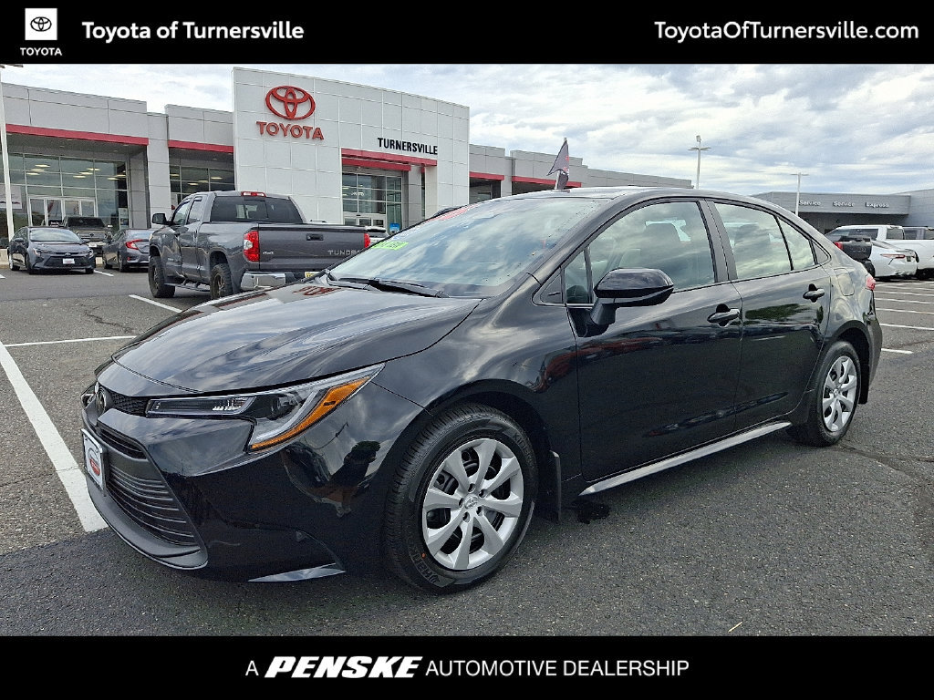 Used 2026 Toyota Corolla LE FWD image 1