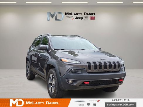Used 2018 Jeep Cherokee Trailhawk AWD/4WD image 1