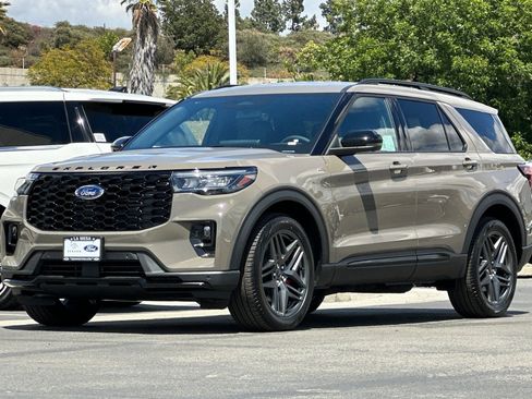New 2026 Ford Explorer ST-Line w/ ST-Line Street Pack RWD image 7