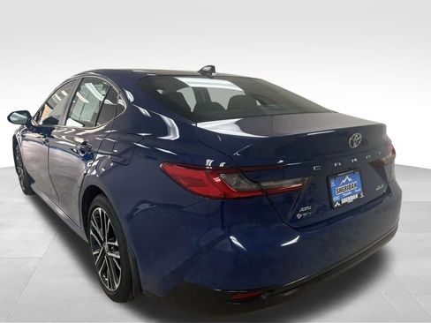 Used 2025 Toyota Camry XLE w/ Premium Plus Package image 9