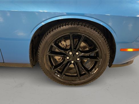 Used 2016 Dodge Challenger SXT Plus RWD image 9