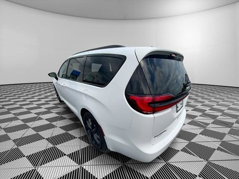 New 2026 Chrysler Pacifica Limited w/ S Appearance Package image 8