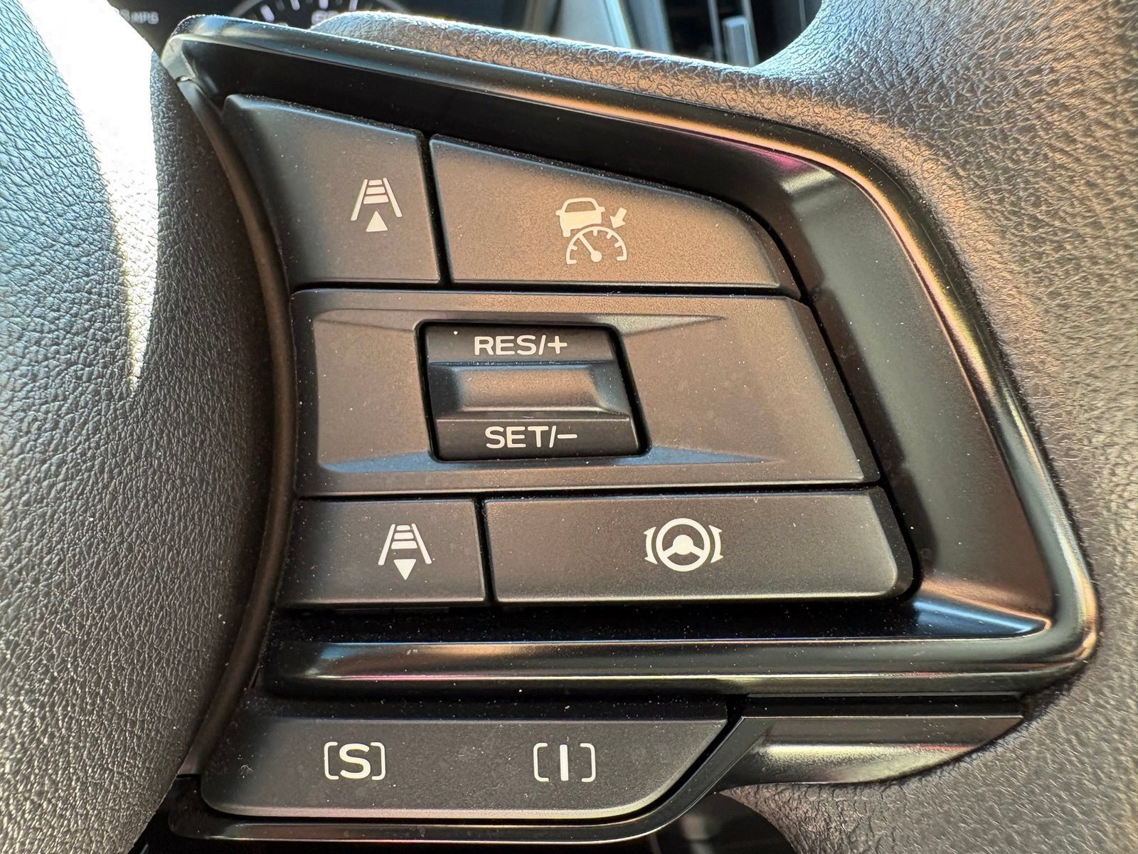 Used 2024 Subaru Crosstrek 2.0i Premium AWD/4WD image 16