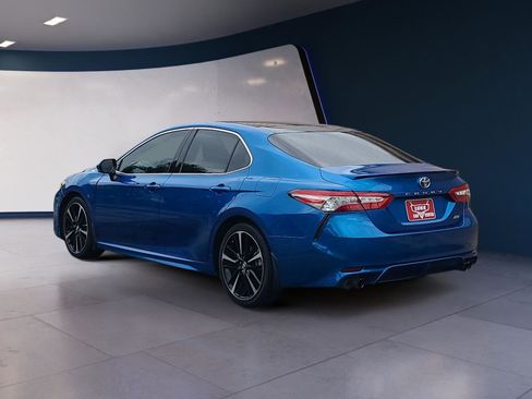 Used 2018 Toyota Camry XSE image 3