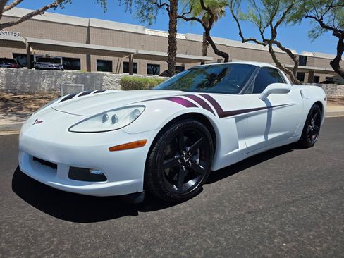Used 2005 Chevrolet Corvette Coupe w/ Preferred Equipment Group RWD image 2