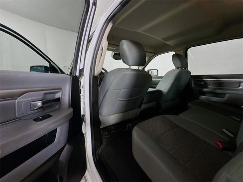 Used 2019 RAM 1500 Classic SLT w/ Luxury Group image 17