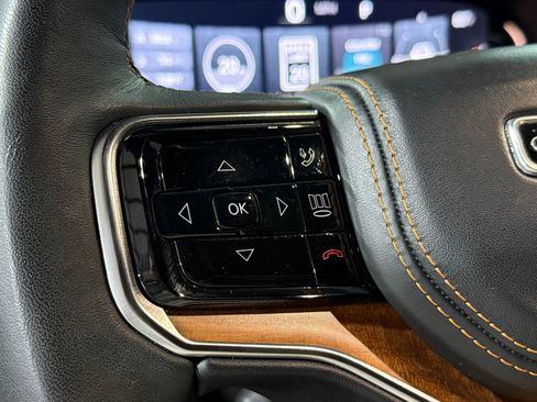 Used 2024 Jeep Grand Wagoneer Series III w/ HD Trailer Tow Package image 15