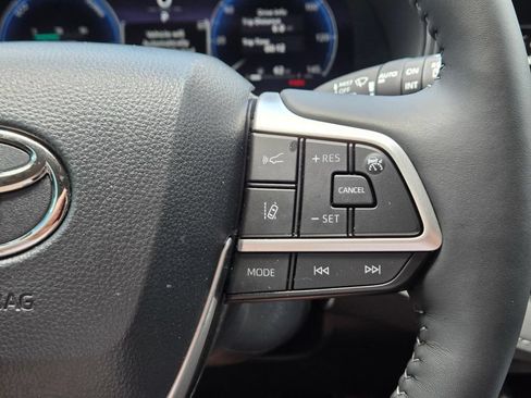 Used 2026 Toyota Highlander Platinum AWD/4WD image 25