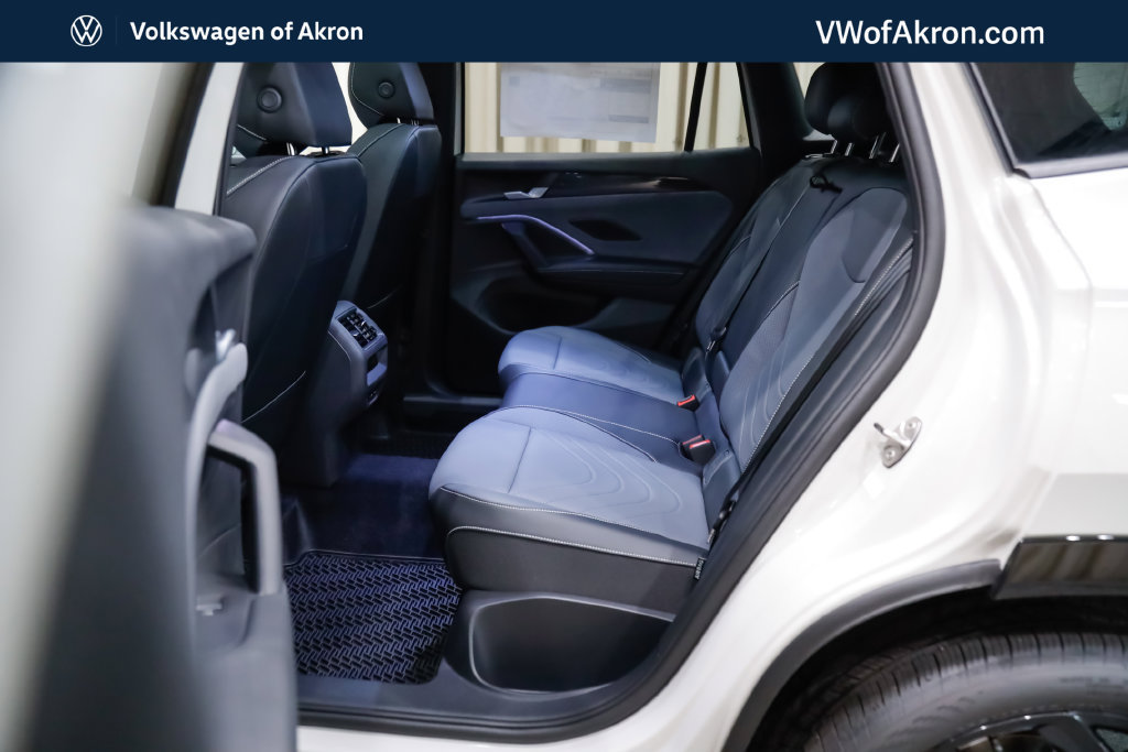 New 2026 Volkswagen Tiguan SE R-Line FWD image 12