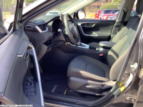 Used 2022 Toyota RAV4 LE FWD image 7