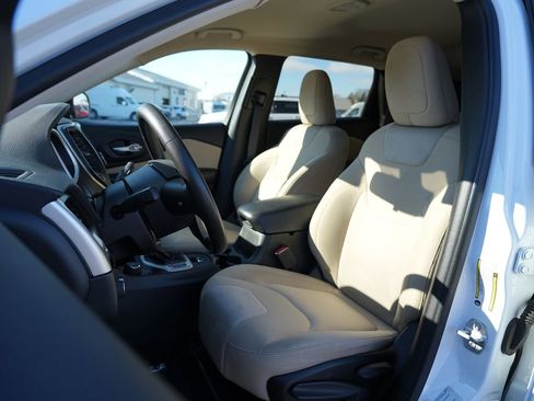 Used 2016 Jeep Cherokee Sport image 12