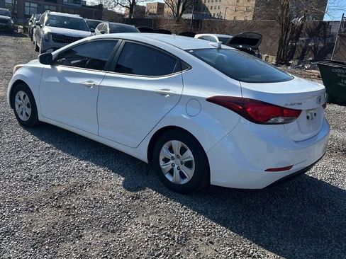 Used 2016 Hyundai Elantra SE image 9