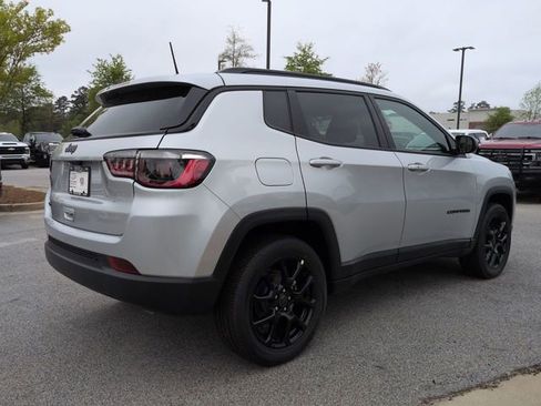 New 2026 Jeep Compass Latitude image 4