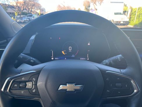 Used 2025 Chevrolet Trax LT w/ LT Convenience Package image 25