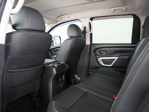 Used 2019 Nissan Titan PRO-4X image 38