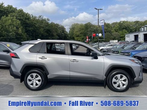 Used 2023 Toyota RAV4 LE AWD/4WD image 3